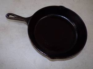 lot 14 image: 10 14 Cast Iron Fry Pan