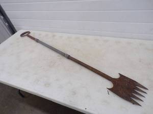 lot 70 image: Vintage Ice Fishing Chisel