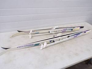 lot 74 image: Pair of Kids Ice Fishing skies