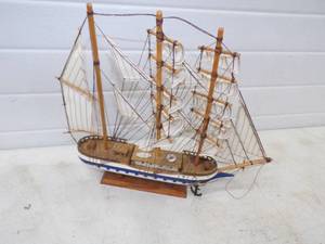 lot 73 image: Model Ship