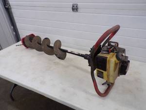 lot 4 image: Strike Master 8 Gas Ice Auger