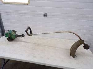 lot 8 image: Weed Eater String Trimmer