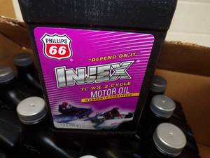 lot 25 image: 16 Pints 2 cycle Oil