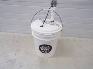 lot 27 image: Bait Saver Bucket with Aerator