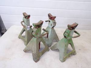 lot 53 image: 4 Jack Stands