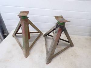 lot 54 image: Pair of Jack Stands