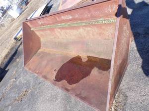 lot 103 image: Large Snow Loader Bucket