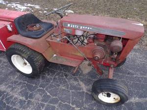 lot 147 image: Wheel Horse Garden Tractor for Parts