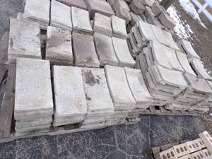 lot 151 image: 2 Pallets of Silo Stave Bricks