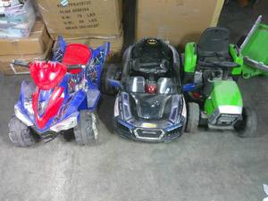 lot 79 image: Lot of 3 Ride on Power Wheel Toys-Spider-Man, Batman, John Deer-As-Is