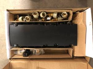 lot 45 image: Apollo 12-Port PEX-B Manifold with 12 in. Brass Ball Valves Customer Returns See Pictures