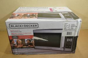 lot 13 image: Black  Decker .7cu ft Microwave Oven