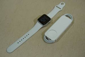 lot 19 image: Apple Watch SE 40mm Smart Watch with GPS