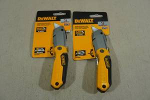 lot 34 image: 2 DeWalt Folding Retractable Knifes