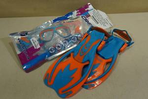 lot 120 image: Cressi Kids Snorkel Set -Fin Size SM