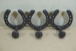 lot 171A image: Western Cast Iron Horseshoe Coat Rack