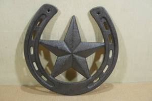 lot 174 image: Cast Iron Horseshoe Star Wall Art