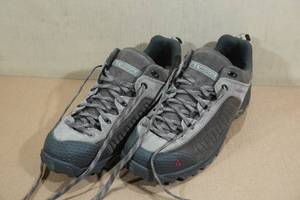 lot 185 image: Vasques Mens Hiking Shoes -Size 12W