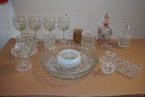 lot 197 image: Assorted Glassware