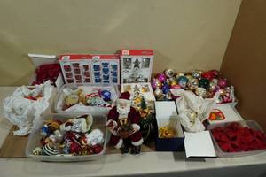 lot 198 image: Large Assortment of Christmas Dcor