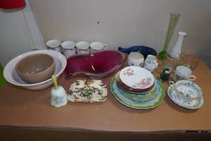 lot 200 image: Assorted Glassware