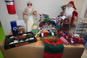 lot 205 image: Assorted Holiday Dcor -Christmas, 4th of July
