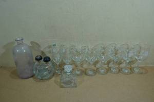 lot 207 image: Assorted Glassware