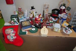 lot 208 image: Large Assortment of Christmas Dcor