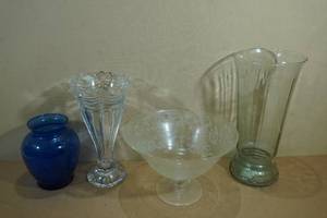 lot 221 image: 4 Glass Vases