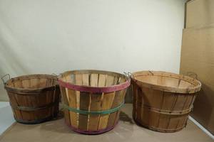 lot 222 image: 3 Slat Wood Baskets