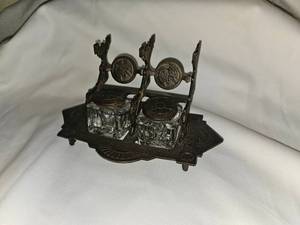lot 75 image: Antique Victorian Double Inkwell