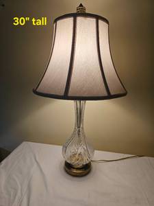 lot 101 image: Vintage Cut Glass Rose Blossom Table Lamp