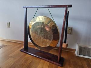lot 38 image: 22 Suspended Bronze Gong