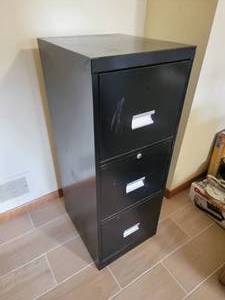 lot 125 image: Black 3-Drawer Filing Canbinet