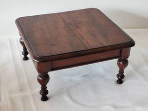 lot 13 image: Antique Furniture Showroom Sampler Models - Gorgeous Mahogany Cocktail Table &&nbspRich Mahogany Round Dining Table