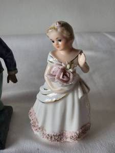 lot 44 image: Charming Vintage Handpainted Porcelain Figures (3) - Royal Copenhagen