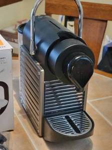 lot 49 image: Nespresso Household Coffee Maker Type C60 with Aeroccino Milk Frother