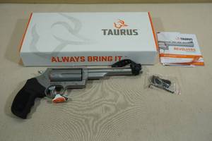 lot 1B image: NEW Taurus The Judge Magnum .410.45 Colt Revolver - 6.5 Barrel