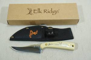 lot 14 image: Elk Ridge Stainless Steel Hunting Knife