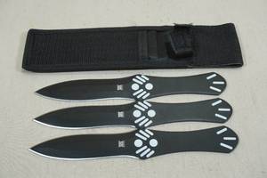 lot 19 image: Day Zero Survival Throwing Knife Set