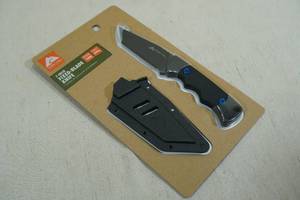 lot 25 image: Ozark Trail 7 Fixed Blade Knife