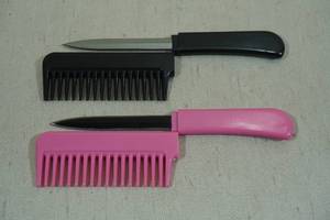 lot 31 image: 2 Hair Comb Knives