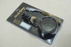 lot 32 image: Uncle Henry Straight Razor Shave Kit