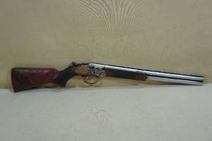 lot 63 image: Resin Shotgun Wall Dcor