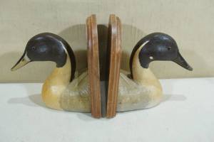 lot 73 image: Vintage Duck Bookends
