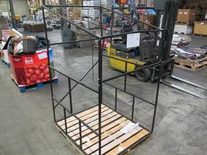 lot 122 image: Welded Metal Frame Built Fit Onto Pallets - Perfect for Projects