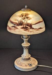 lot 17 image: Antique Jefferson Reverse Painted Table Lamp