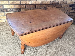 lot 40A image: Vintage Drop Leaf Coffee Table