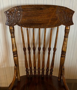 lot 134 image: Charming Vintage Wooden Chair