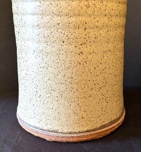 lot 142 image: Pretty Pottery Decor
